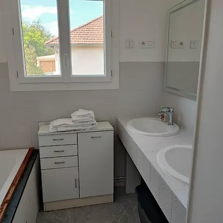 Petite Maison De 70m2 Tres Calme 公寓