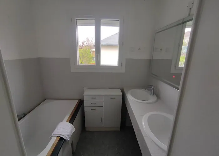 Petite Maison De 70m2 Tres Calme Апартаменты *